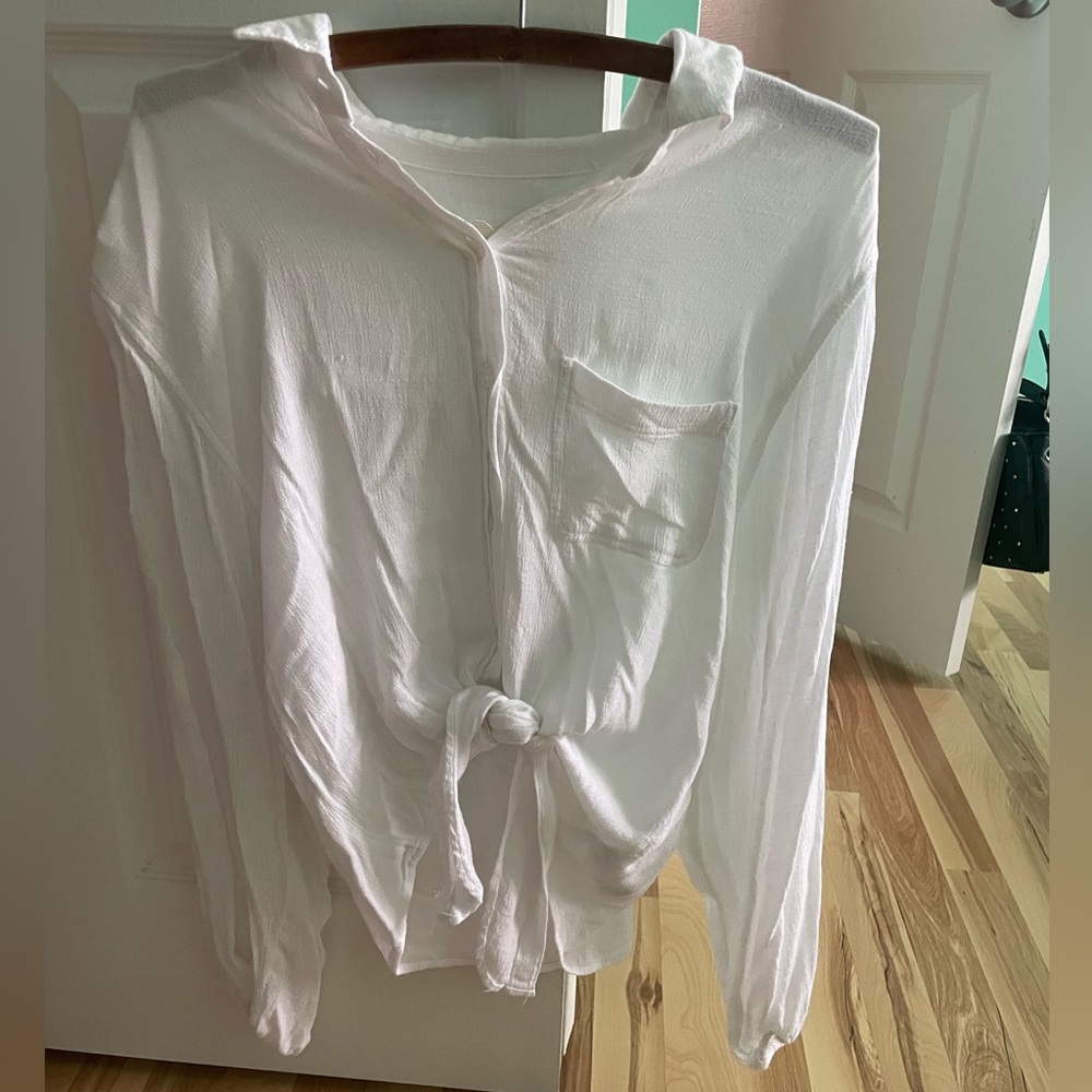 Aeropostale White long sleeve button down blouse